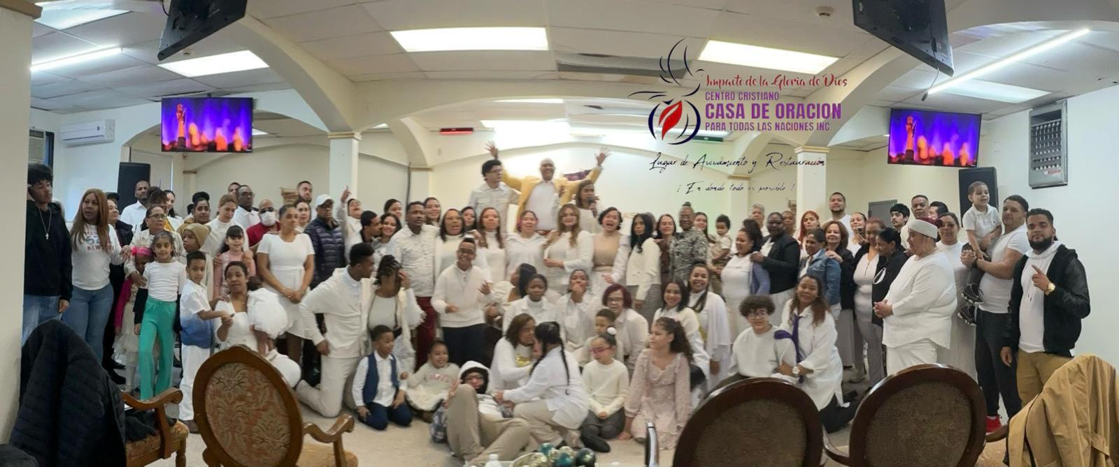 Niños y familias en la casa de Dios — Centro Cristiano Casa de Oración